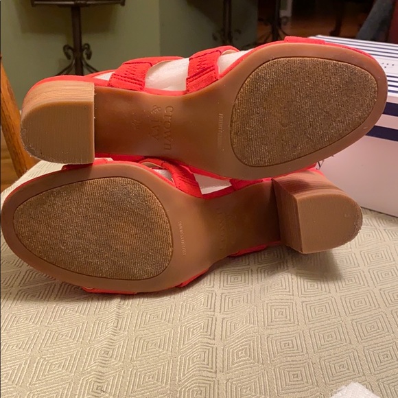 Crown & Ivy Tassel Heels - Picture 4 of 5